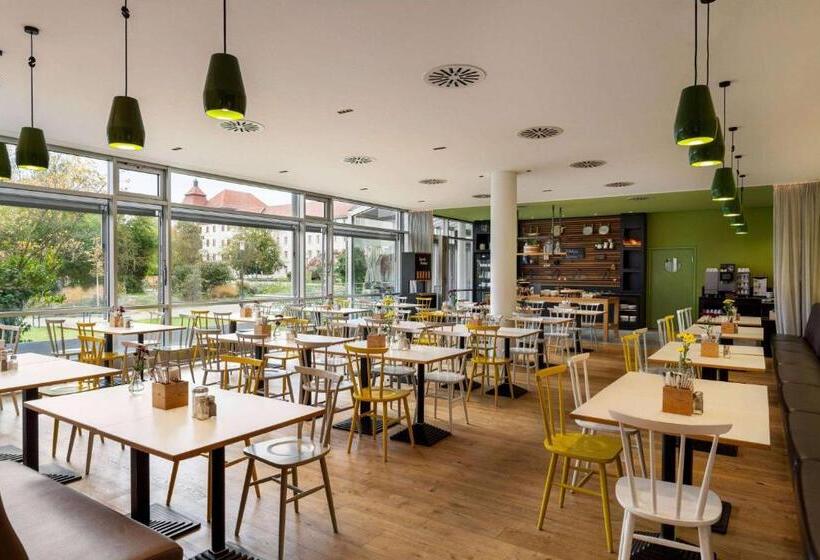 בית מלון כפרי Vienna House Easy By Wyndham Günzburg