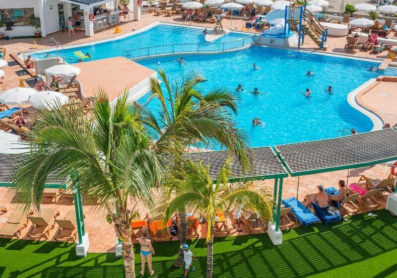 Hovima La Pinta Beachfront Family