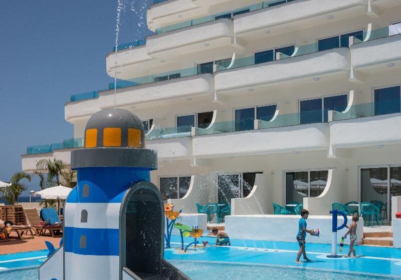 Hovima La Pinta Beachfront Family