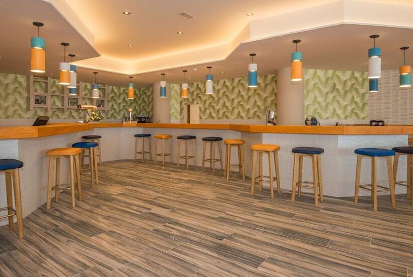 Hovima La Pinta Beachfront Family