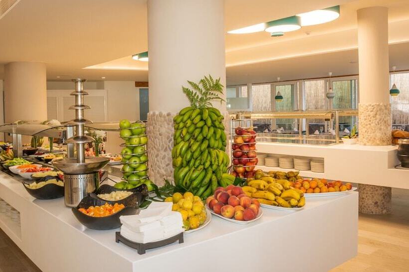 Hovima La Pinta Beachfront Family