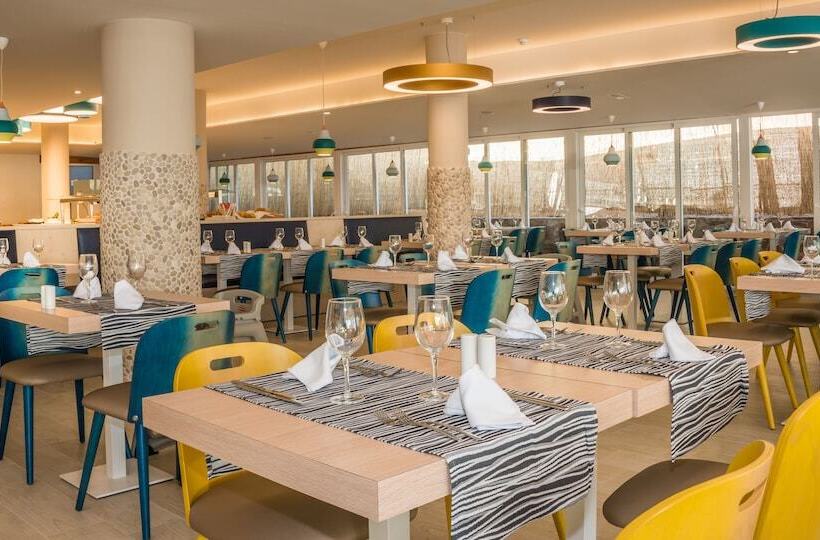 Hovima La Pinta Beachfront Family