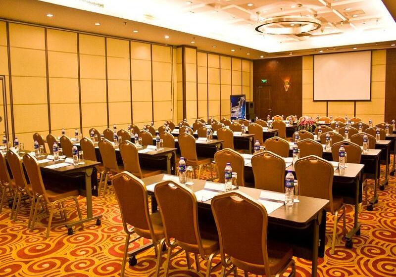 Novotel Atlantis Shanghai   Breakfast In The Clouds With River View In The Revolving Restaurant