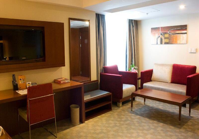 Novotel Atlantis Shanghai   Breakfast In The Clouds With River View In The Revolving Restaurant