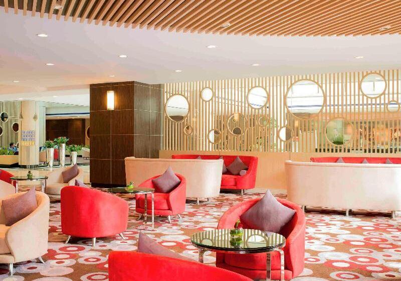 Novotel Atlantis Shanghai   Breakfast In The Clouds With River View In The Revolving Restaurant