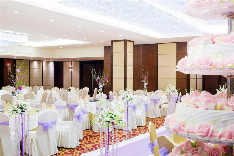 Novotel Atlantis Shanghai   Breakfast In The Clouds With River View In The Revolving Restaurant