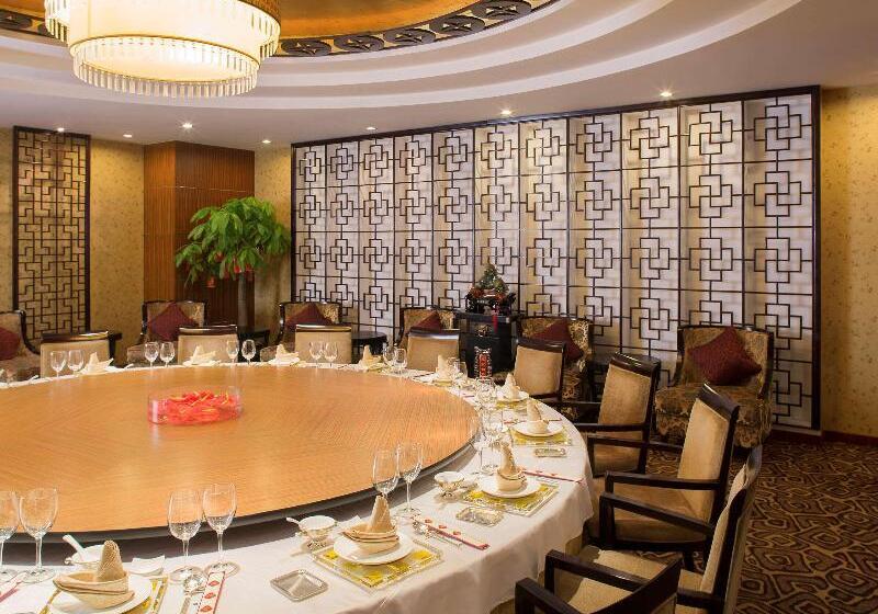 Novotel Atlantis Shanghai   Breakfast In The Clouds With River View In The Revolving Restaurant