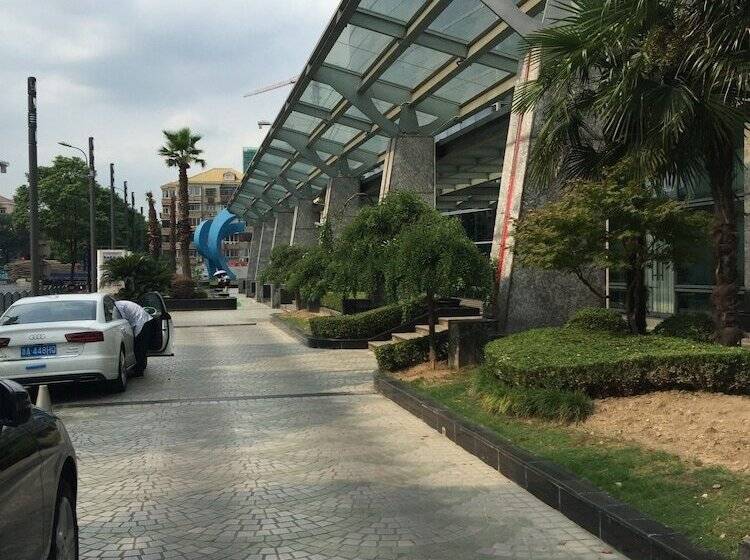 Novotel Atlantis Shanghai   Breakfast In The Clouds With River View In The Revolving Restaurant