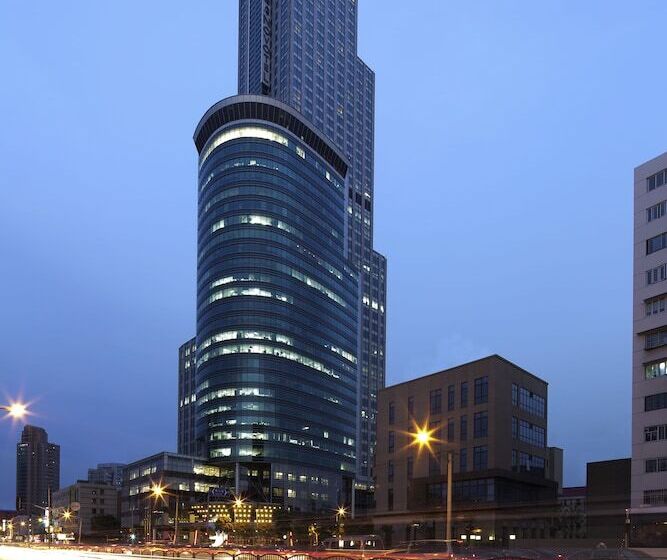 Novotel Atlantis Shanghai   Breakfast In The Clouds With River View In The Revolving Restaurant