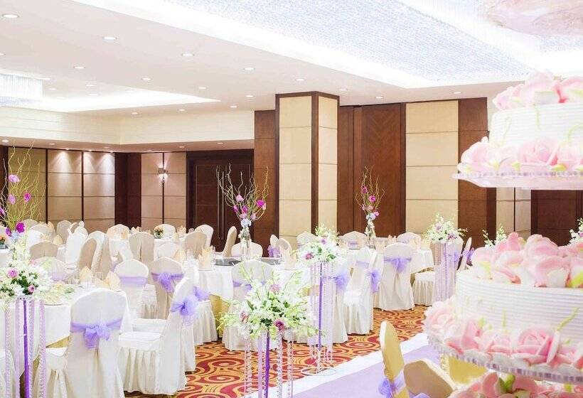 Novotel Atlantis Shanghai   Breakfast In The Clouds With River View In The Revolving Restaurant