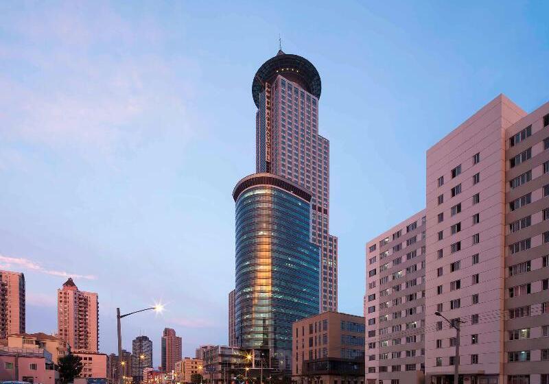 Novotel Atlantis Shanghai   Breakfast In The Clouds With River View In The Revolving Restaurant