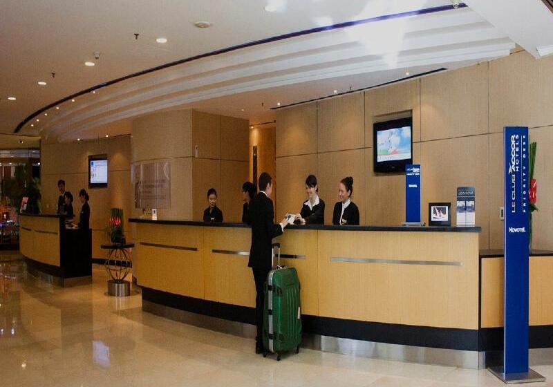 Novotel Atlantis Shanghai   Breakfast In The Clouds With River View In The Revolving Restaurant