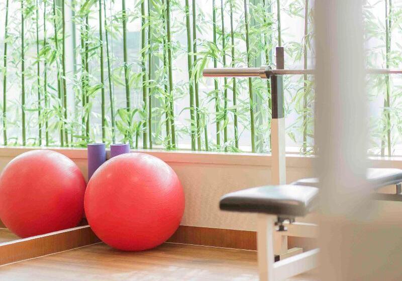 Novotel Atlantis Shanghai   Breakfast In The Clouds With River View In The Revolving Restaurant