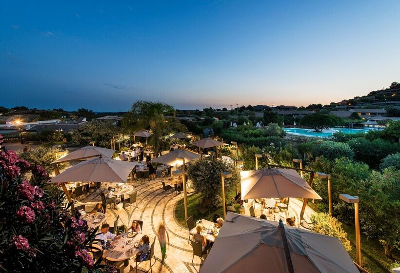 אתר נופש Chia Laguna   Hotel Village