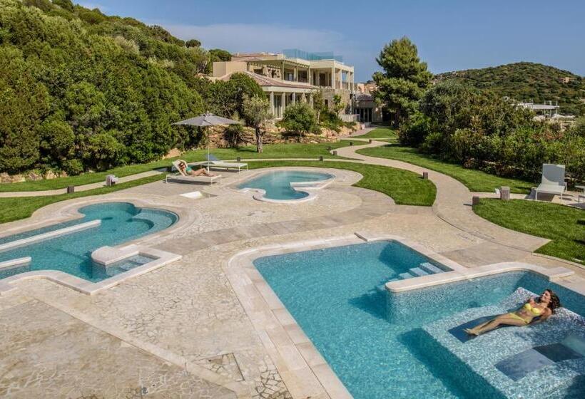 אתר נופש Chia Laguna   Hotel Village