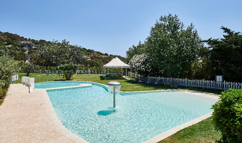 אתר נופש Chia Laguna   Hotel Village