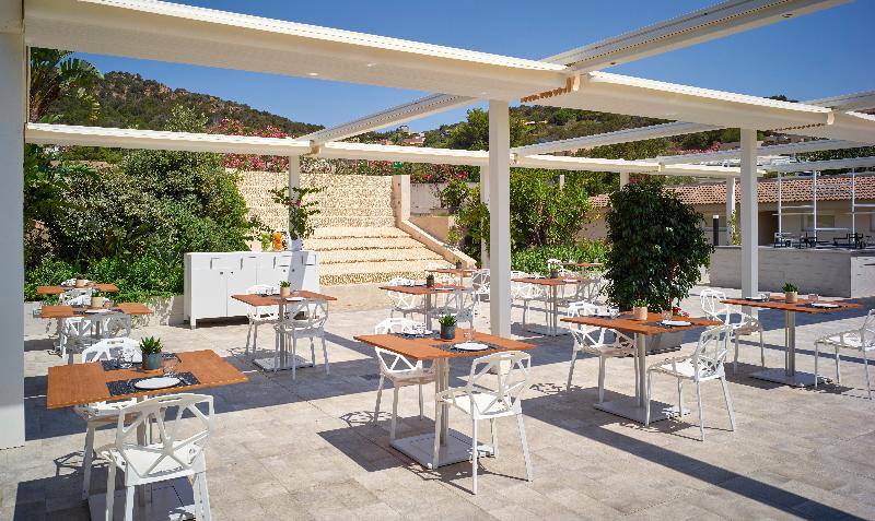 אתר נופש Chia Laguna   Hotel Village