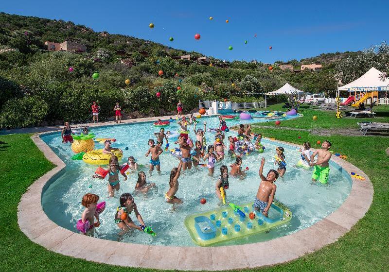 אתר נופש Chia Laguna   Hotel Village