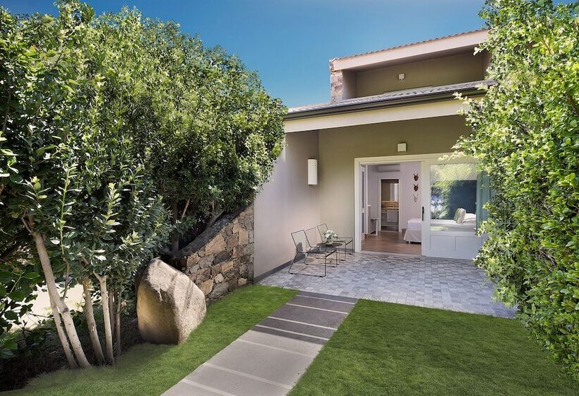 אתר נופש Chia Laguna   Hotel Village