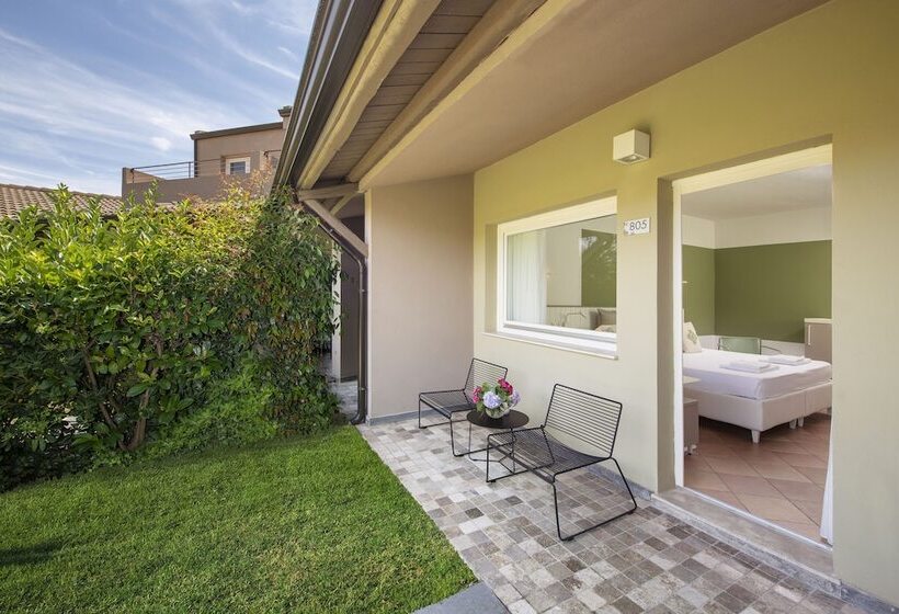 אתר נופש Chia Laguna   Hotel Village