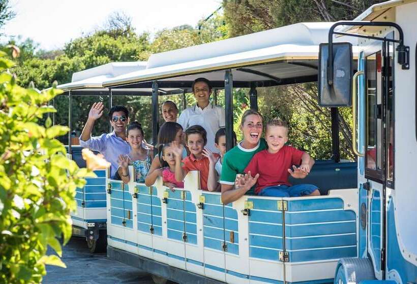 אתר נופש Chia Laguna   Hotel Village