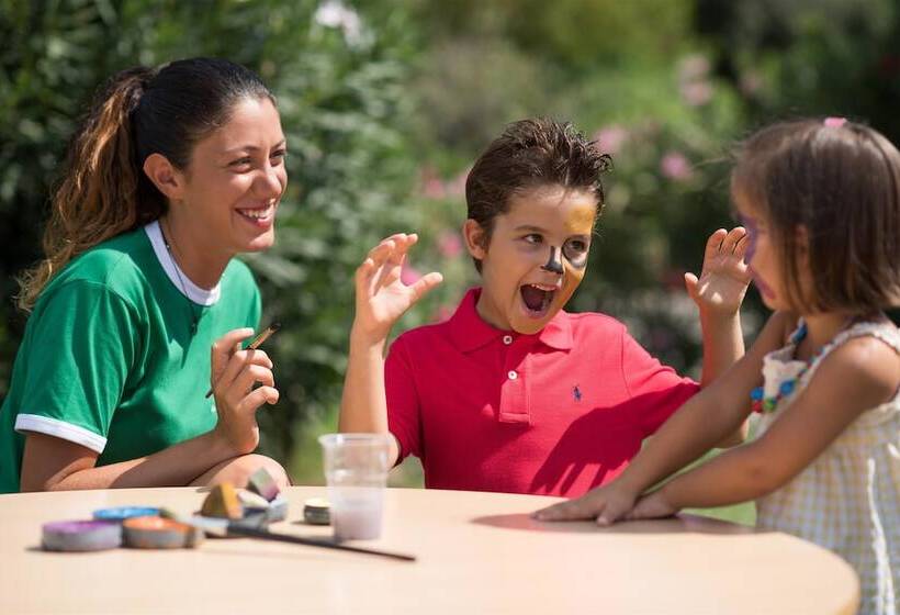 אתר נופש Chia Laguna   Hotel Village