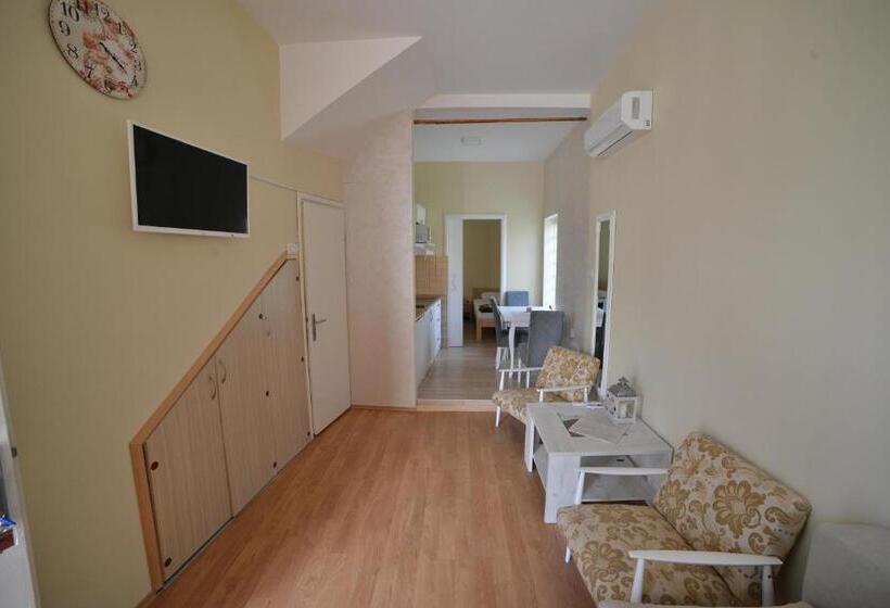 هاستل Apartmani Mv