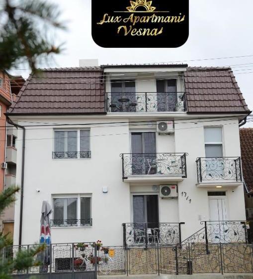 Lux Apartmani Vesna 2