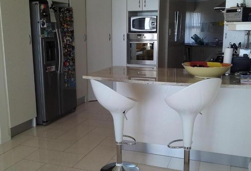 مبيت وإفطار Wave Dancer