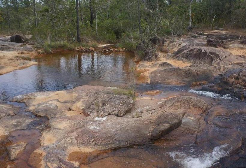 בית מלון כפרי Pine Ridge Lodge