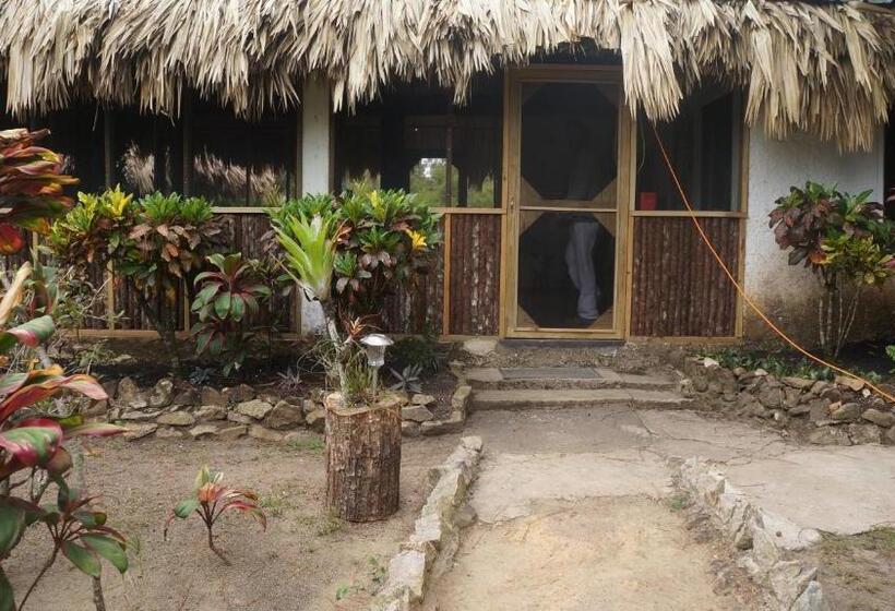 בית מלון כפרי Pine Ridge Lodge