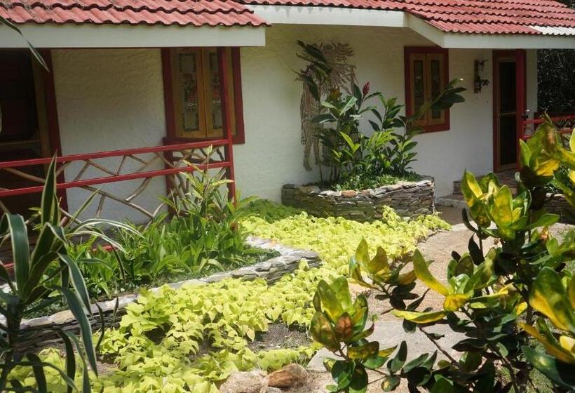 בית מלון כפרי Pine Ridge Lodge