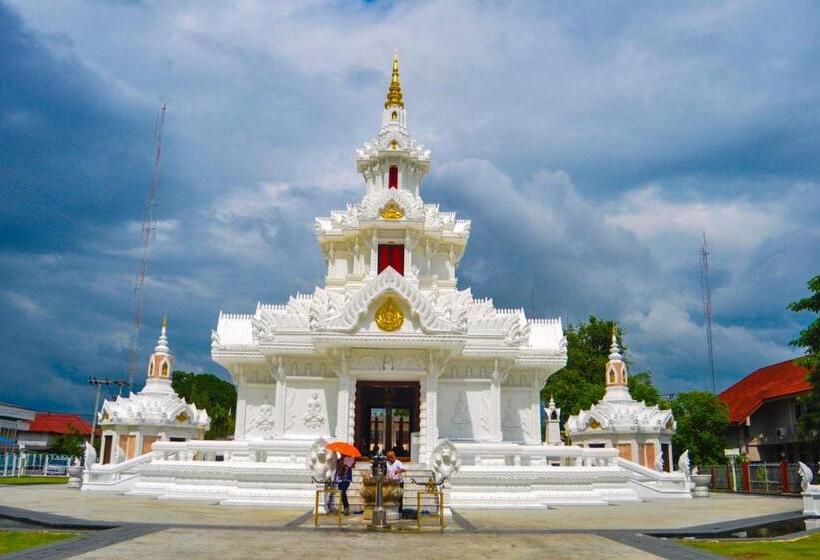 Отель Pura Nakhon