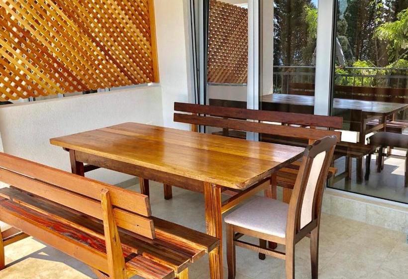 پانسیون Apartmani Maja