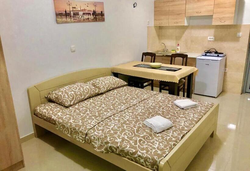 پانسیون Apartmani Maja