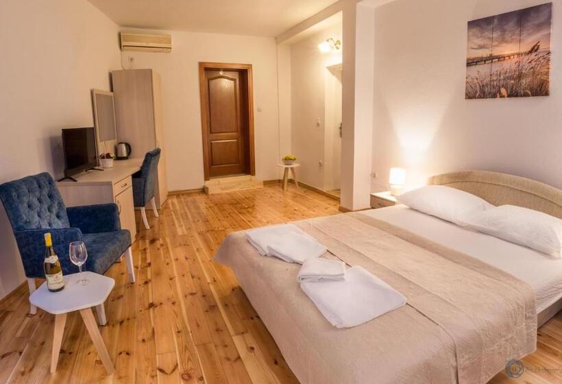 پانسیون Apartments Vila Marija