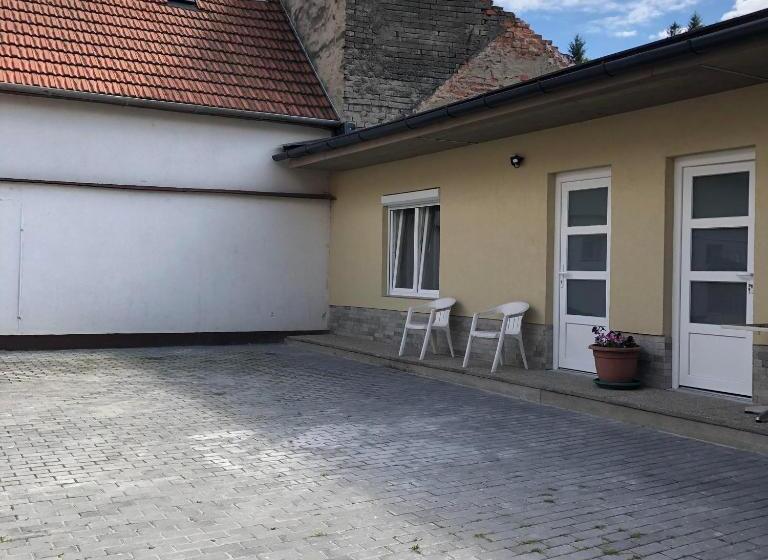 פנסיון Avas Apartman