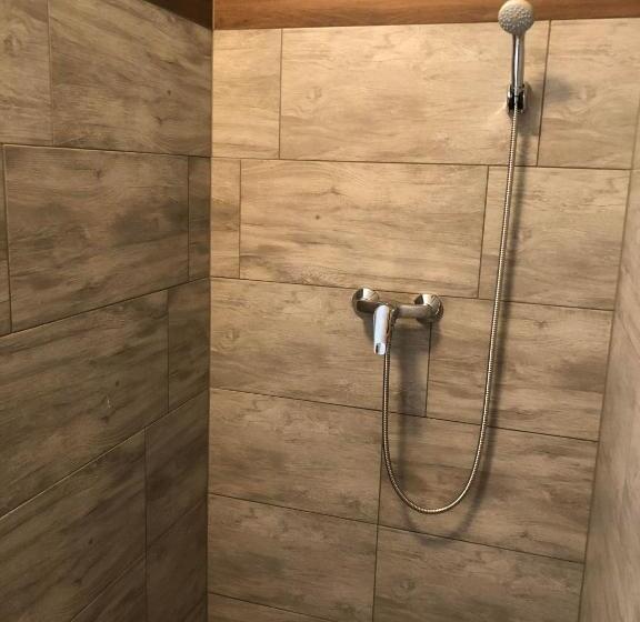 ペンション Avas Apartman