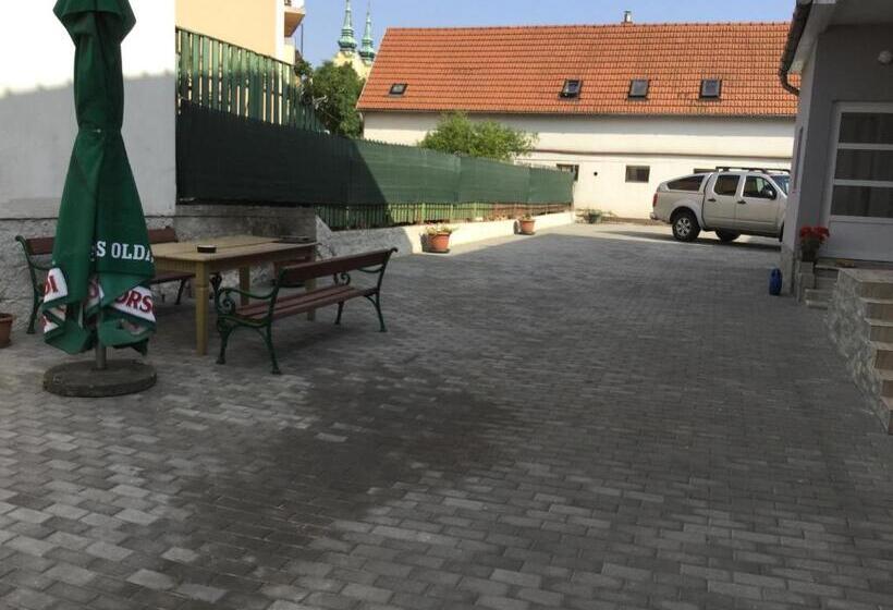 פנסיון Avas Apartman