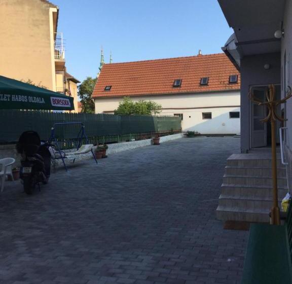פנסיון Avas Apartman