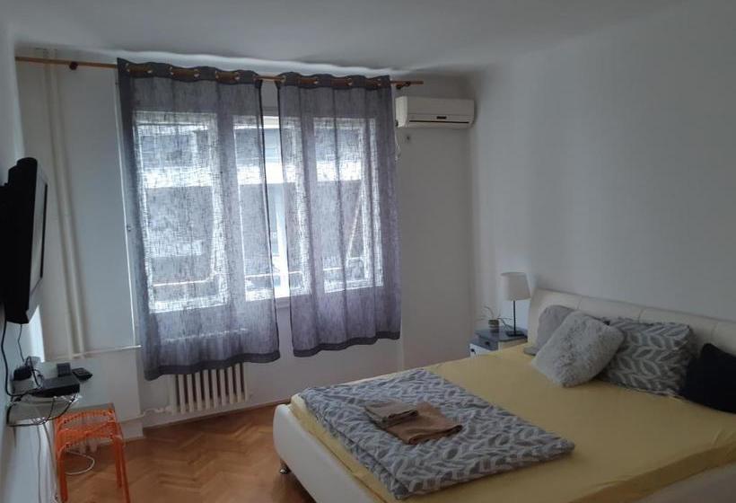 פנסיון Central Station Private Rooms