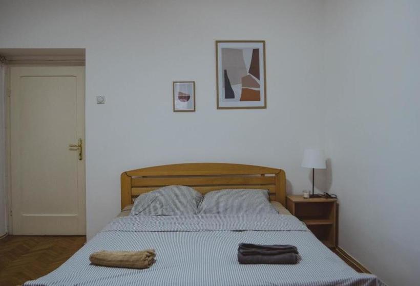 פנסיון Central Station Private Rooms