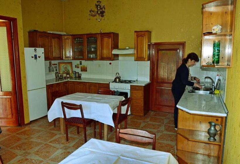 پانسیون Boutique Hotel Eco House Tbilisi