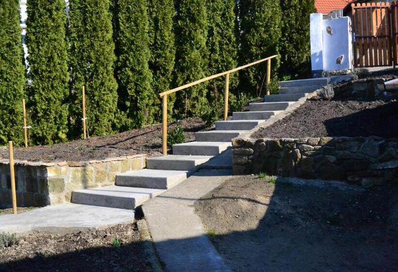 Пансион Farkaskő Vendégház