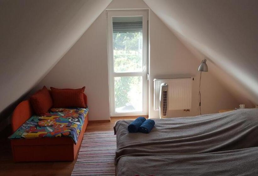 Пансион Farkaskő Vendégház