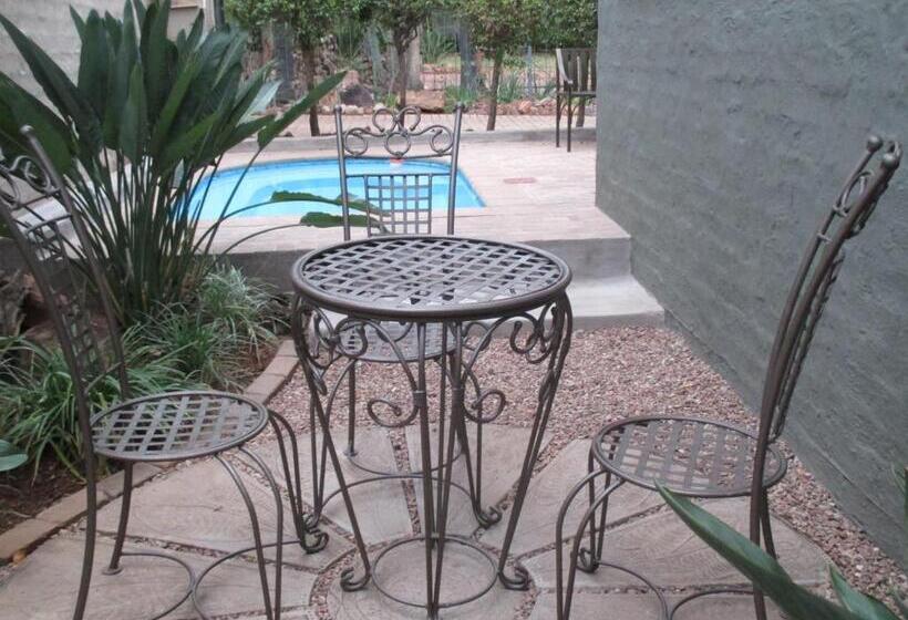 ペンション Flamboyant Guesthouse