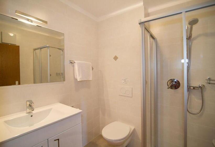 פנסיון Garni Gartenheim