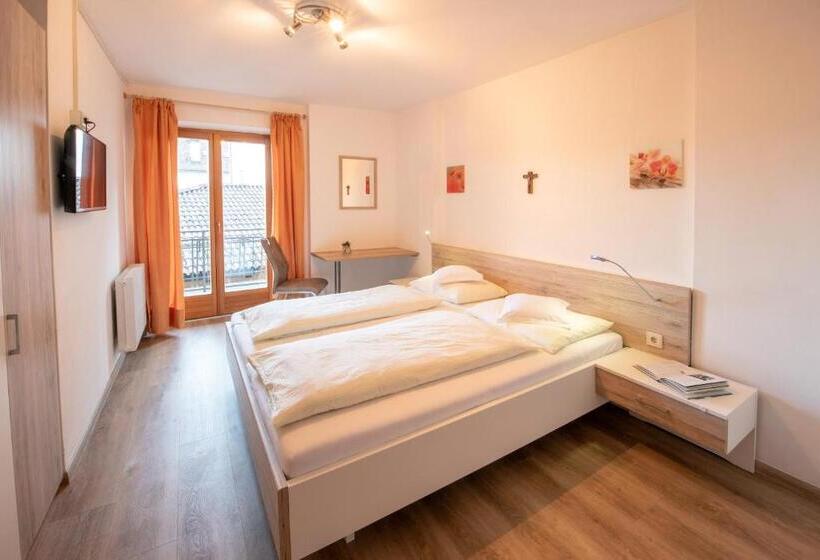 פנסיון Garni Gartenheim