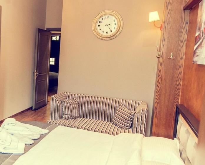 פנסיון Guest House People