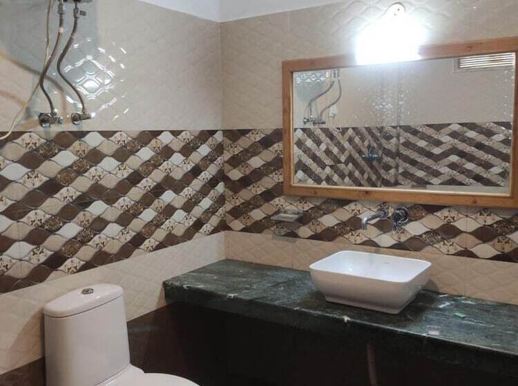 פנסיון Hostal Harepakoba